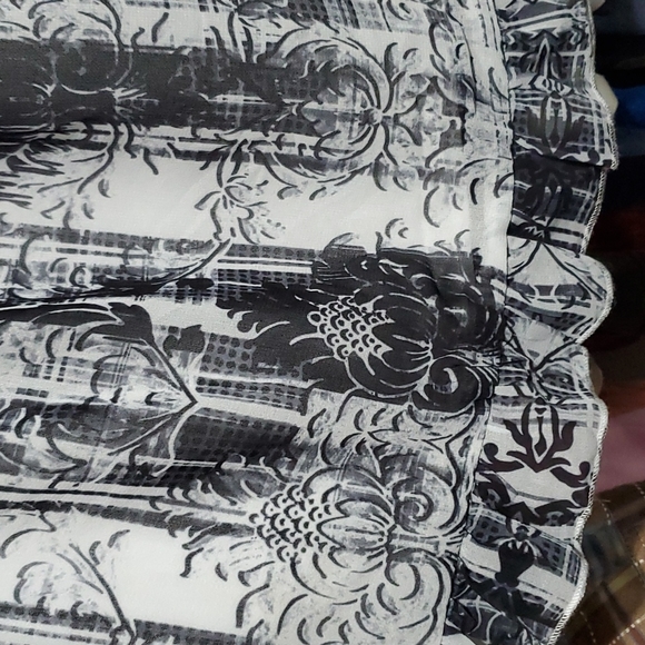 Bebe cold shoulder ruffle top Sz L - Picture 2 of 12